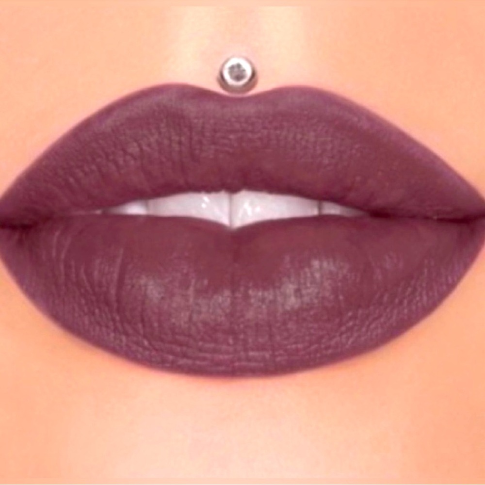 Jeffree Star Velvet Trap Mousetrap lipstick